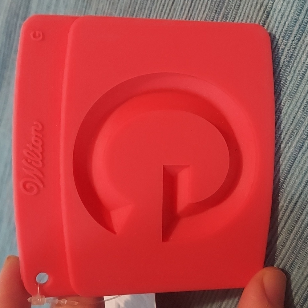 WILTON shape with fondant Letter " G "  Mold